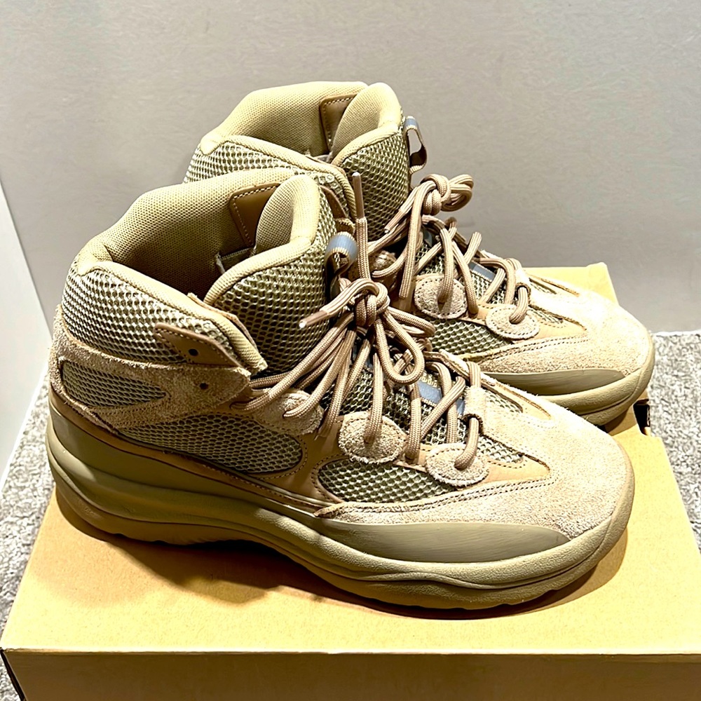Worn Once Yeezy DSRT BT size 10.5